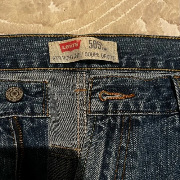 Levis - Picture 2 of 3